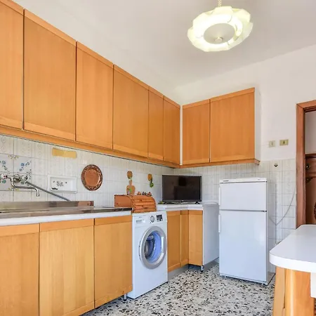 Stunning In With Kitchen